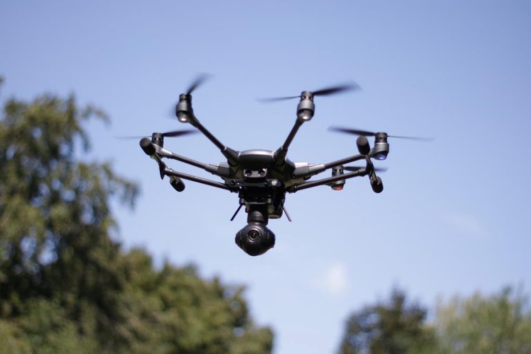 Dron dji mavic 4 - nowa generacja drona dla filmowców i fotografów