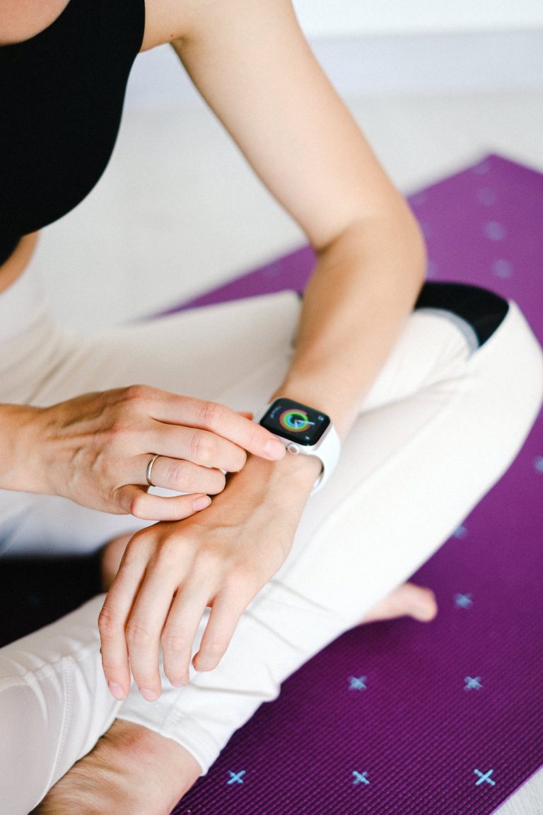 Fitbit sense 2 vs. garmin venu 3 - smartwatche z zaawansowanymi funkcjami zdrowotnymi